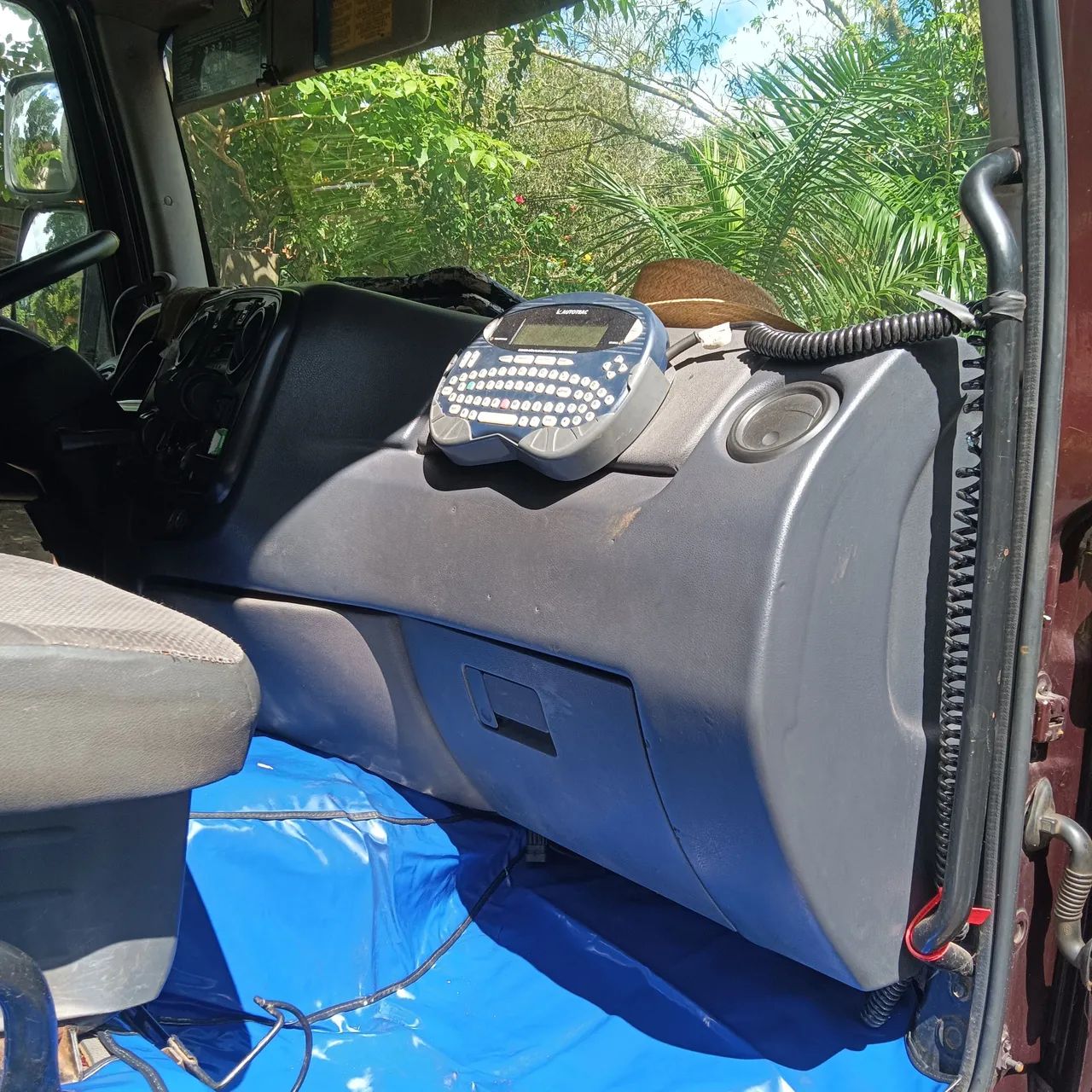Vendo este lindo caminhão Ford Cargo 2429,ano 2013 Baú com 10m de comprimento , 18 palates - Foto 5