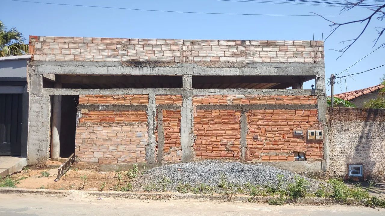 CASA EM CONSTRUÇÃO 