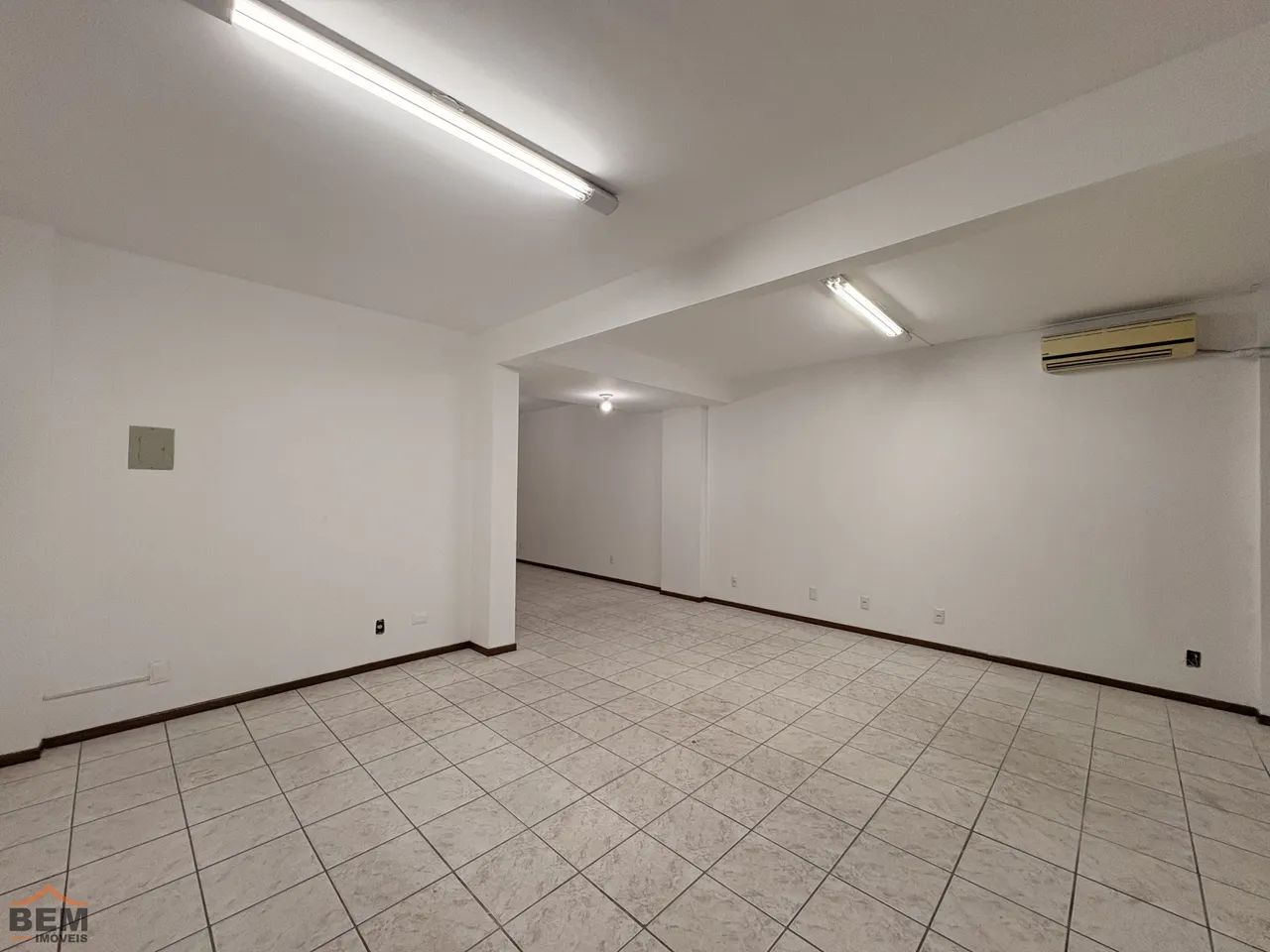 Sala comercial para alugar com 60 m² no Centro de Itajaí. - Foto 3