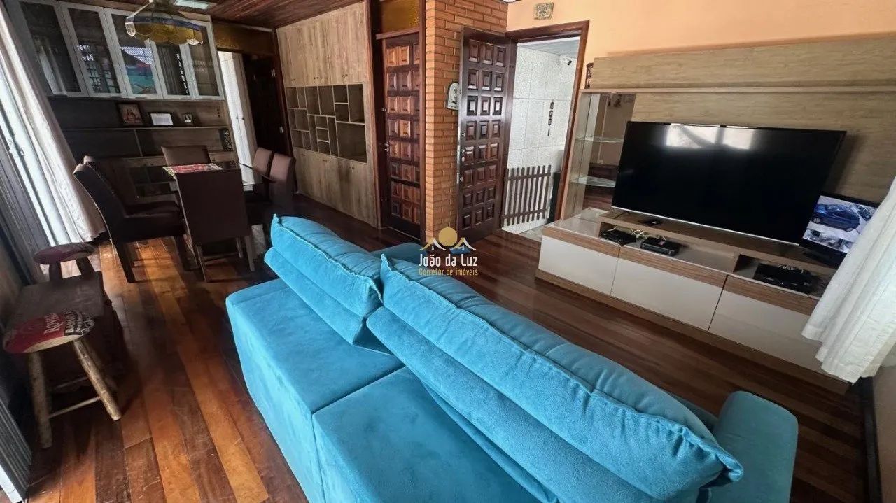 CASA A 150m² DO MAR , COM 4 QUARTOS Á VENDA.