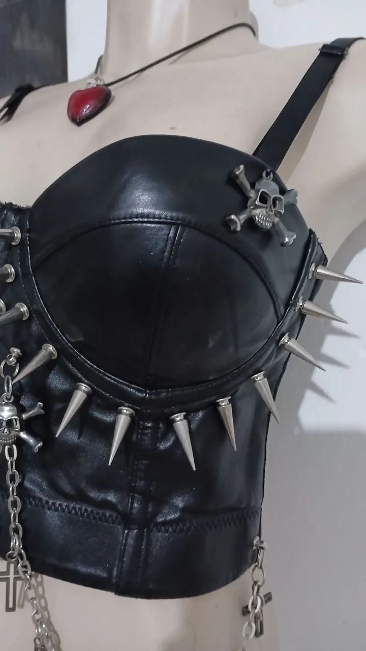 Corset gótico com spikes, caveiras e correntes - Foto 5