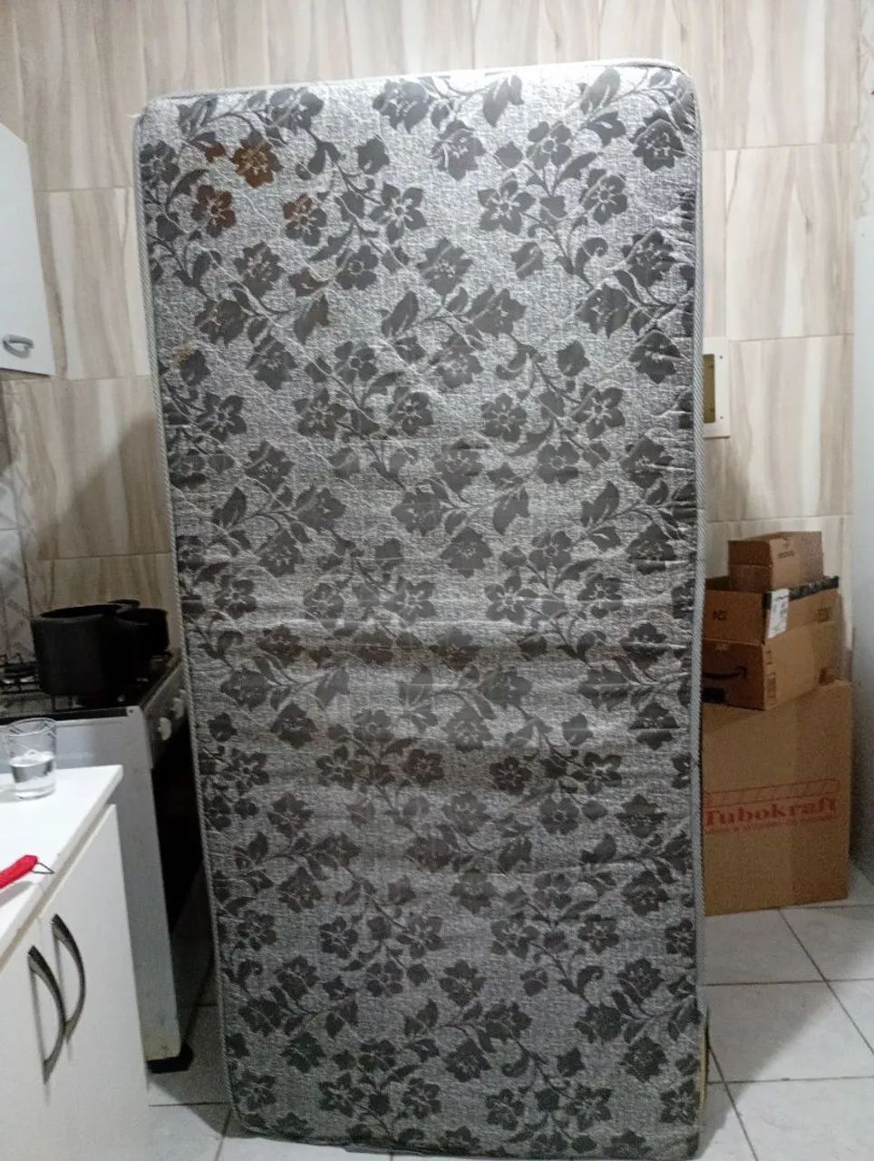 Vendo cama box solteiro,usada boa - Foto 2