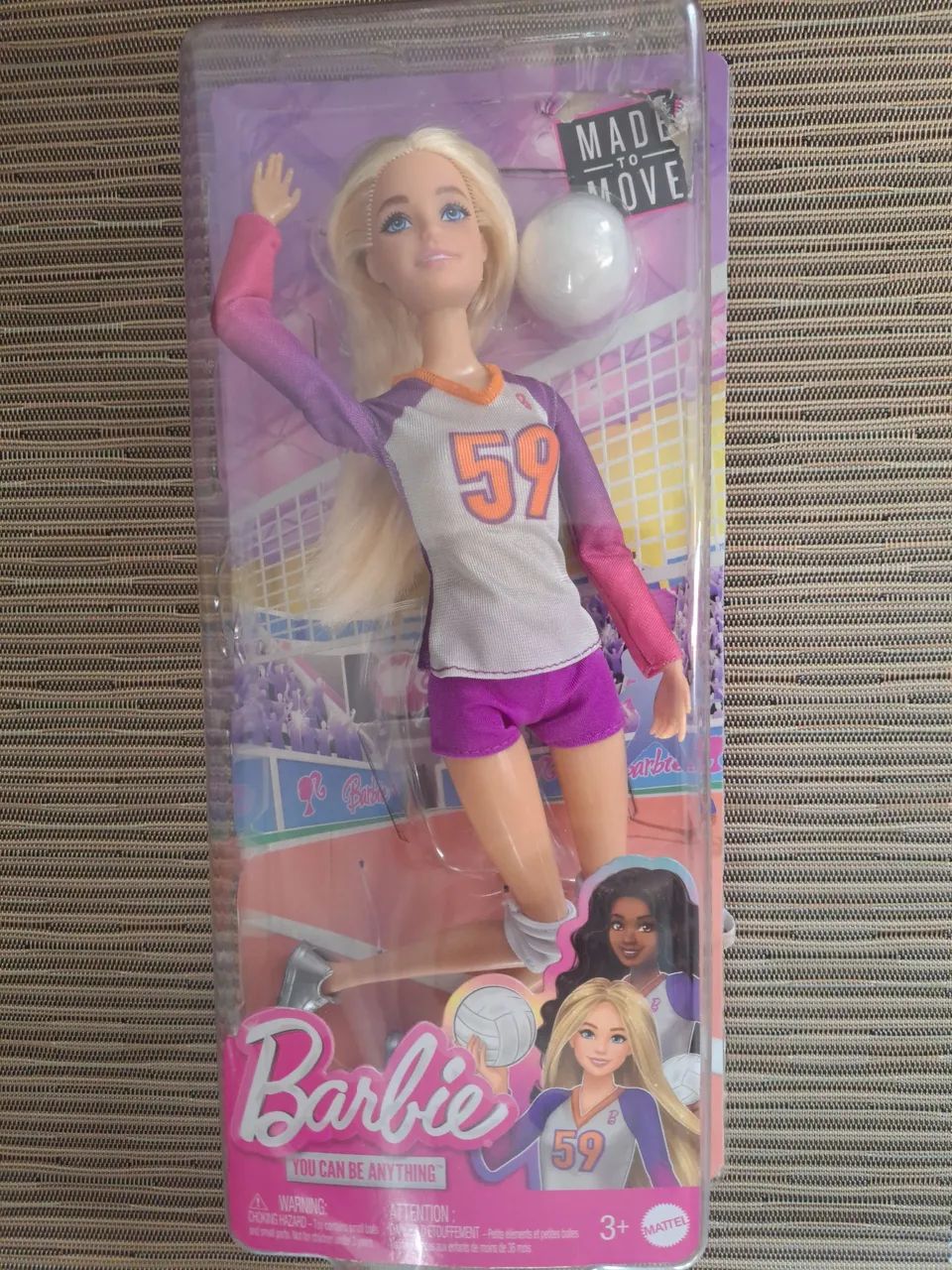 Boneca barbie Vôlei em corpo genérico