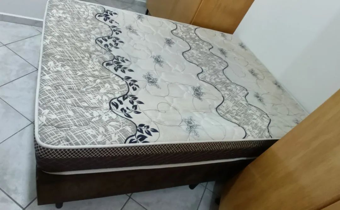 Cama box com colchão 