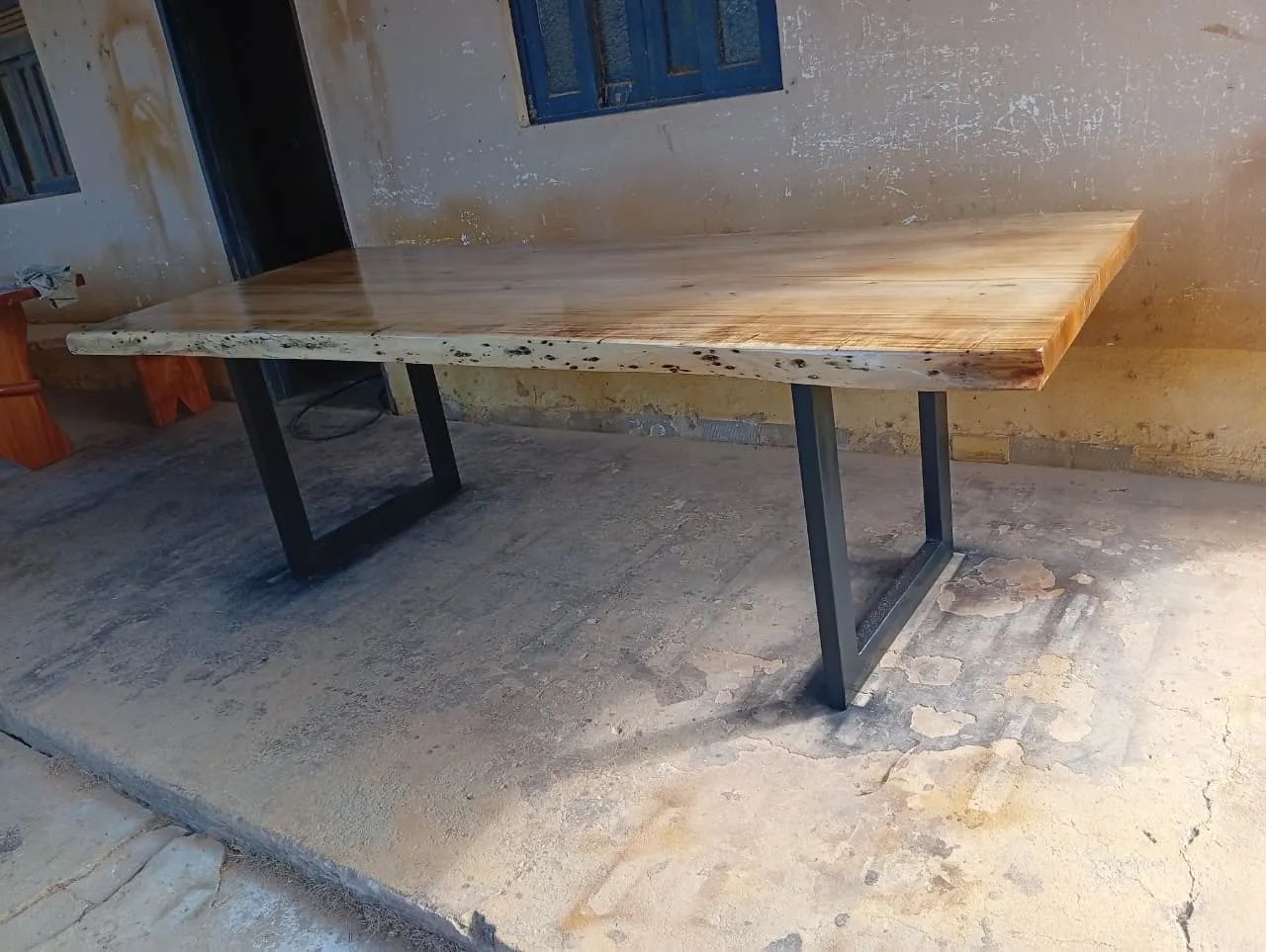Mesa de madeira com pés de metalon  - Foto 3