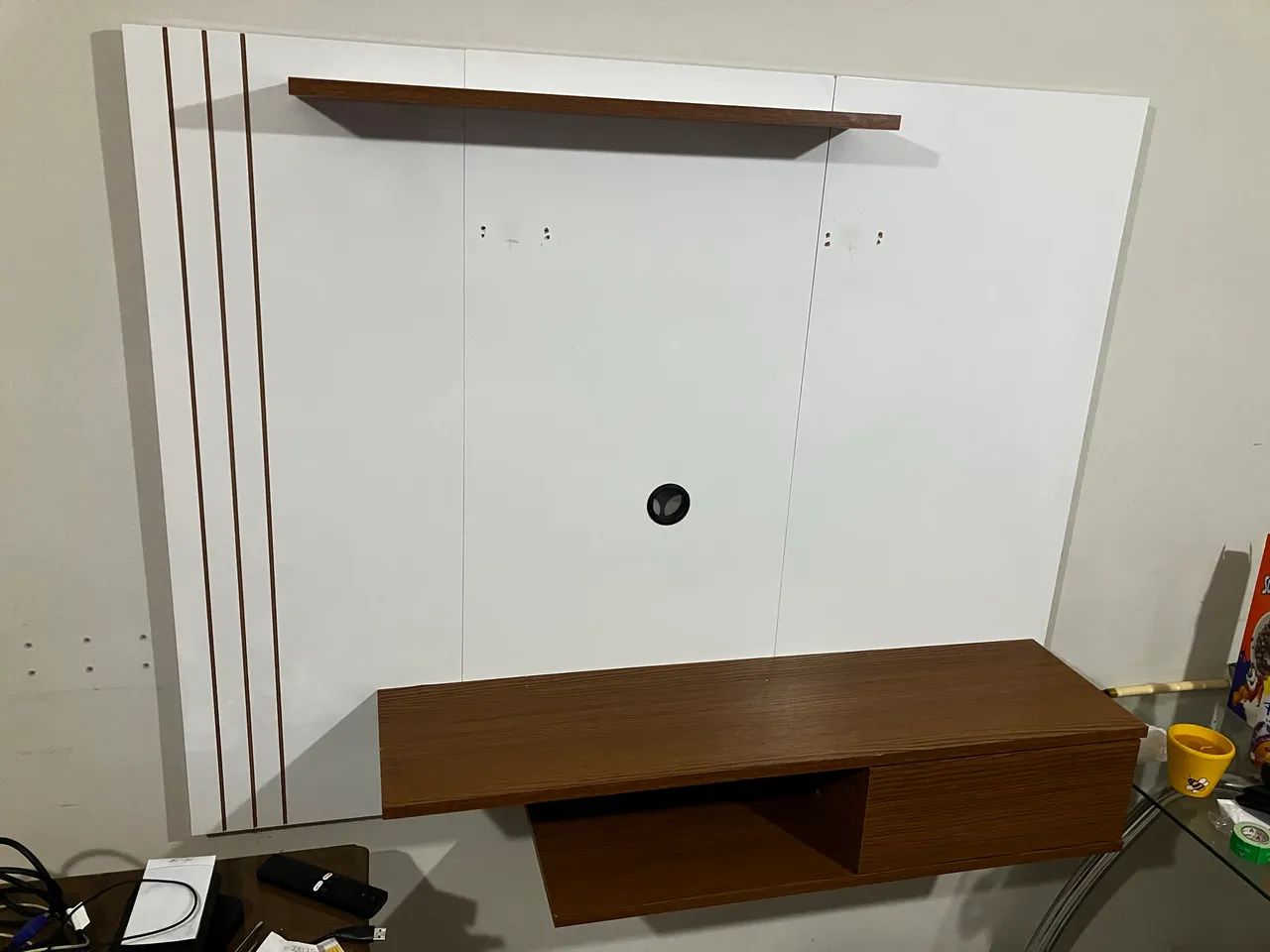 Vendo painel até 45 polegadas branco com nicho e prateleira