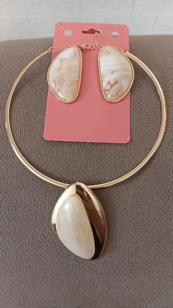 Colar max e brinco resinado folheado a ouro 18k 