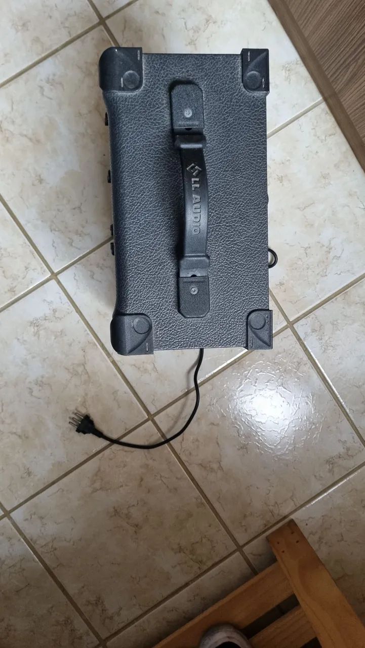 Vendo caixa amplificada em ótimo estado.  - Foto 2