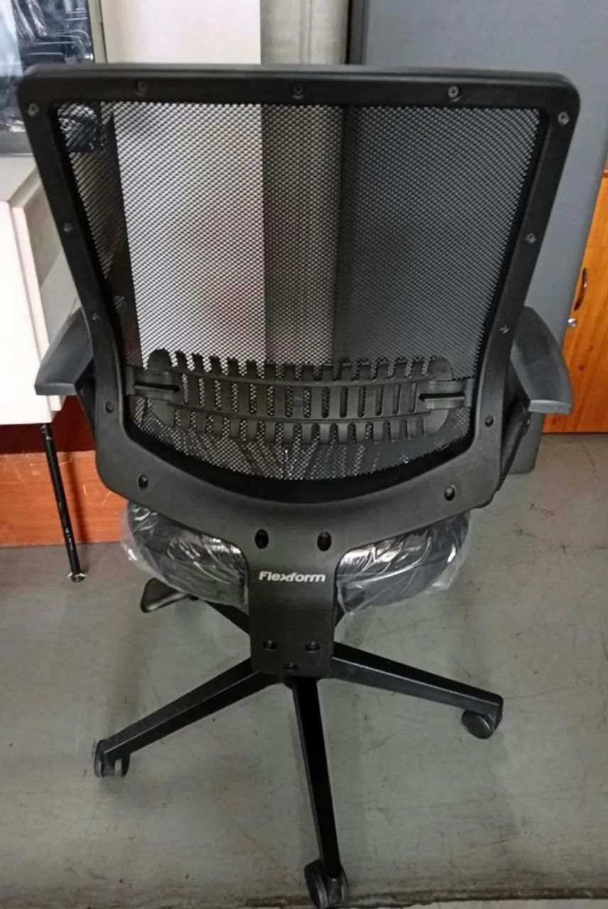 Cadeira Para Escritório  Flexform All Black  - Foto 3