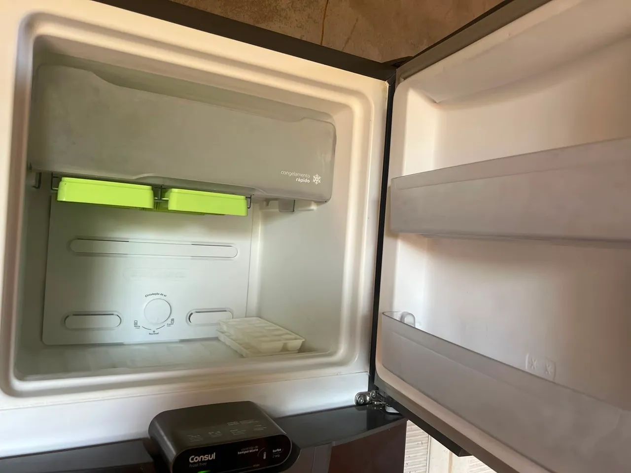 Vende-se geladeira e sofá - Foto 4