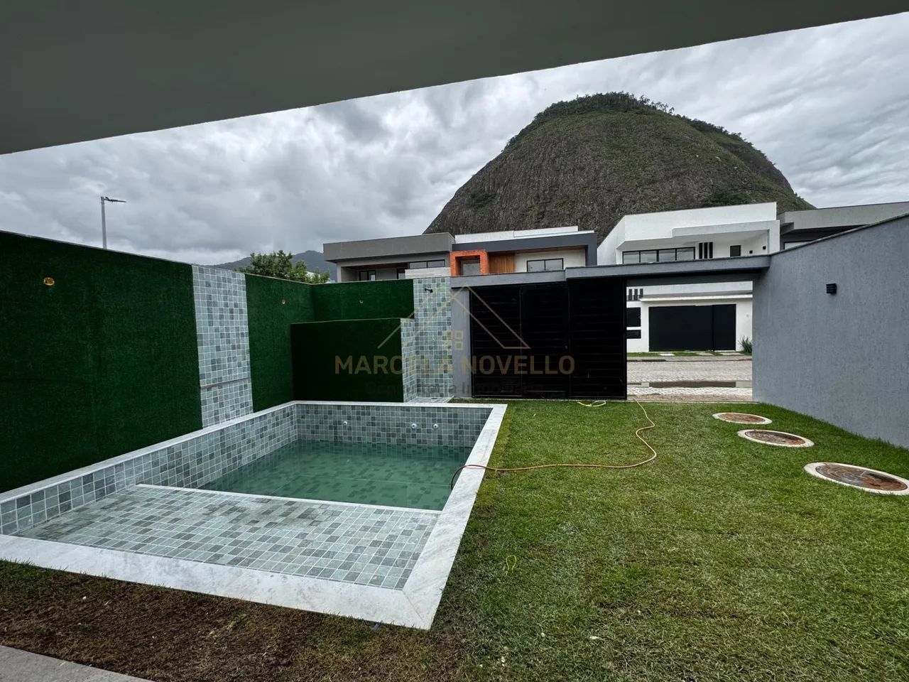 Compre Casa de Condomínio - Cond Tangarás / RJ