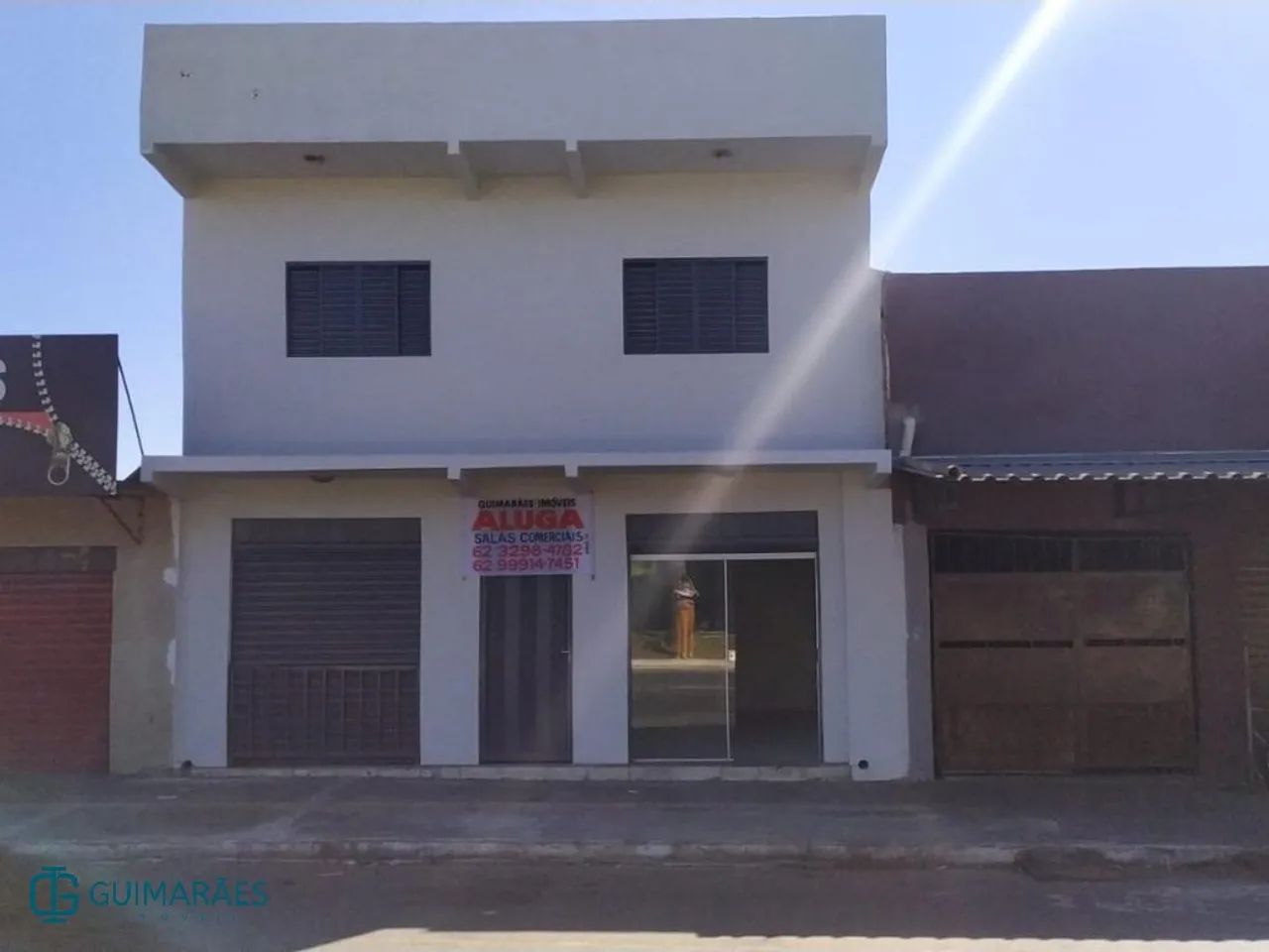Salas comerciais na avenida leste oeste