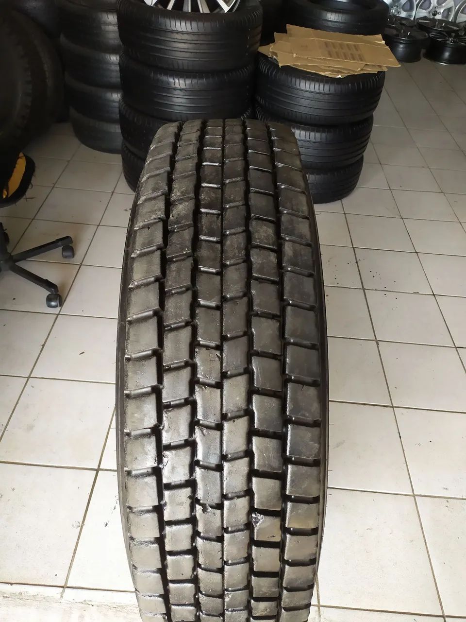 Pneu 295 80 22.5 seminovo