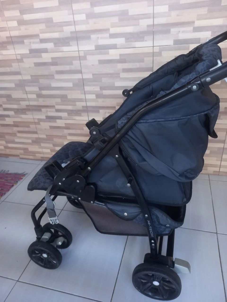 Vendo carrinho  de bebê bem conservado  - Foto 5