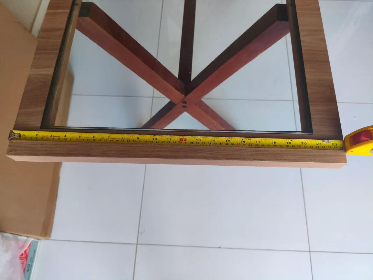 Vendo mesa rústica, madeira com vidro  - Foto 3