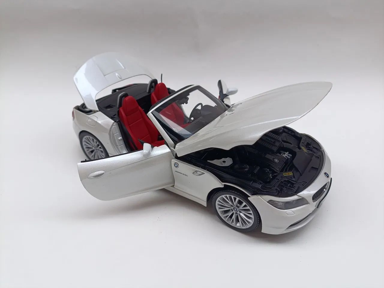 Miniatura BMW Z4 1:18 kyosho  - Foto 3