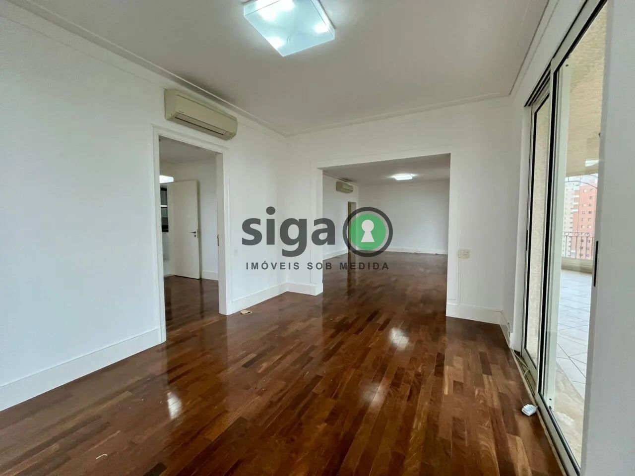 Apartamento de 260m2, com 4 suítes e 4 vagas no coração do Panamby