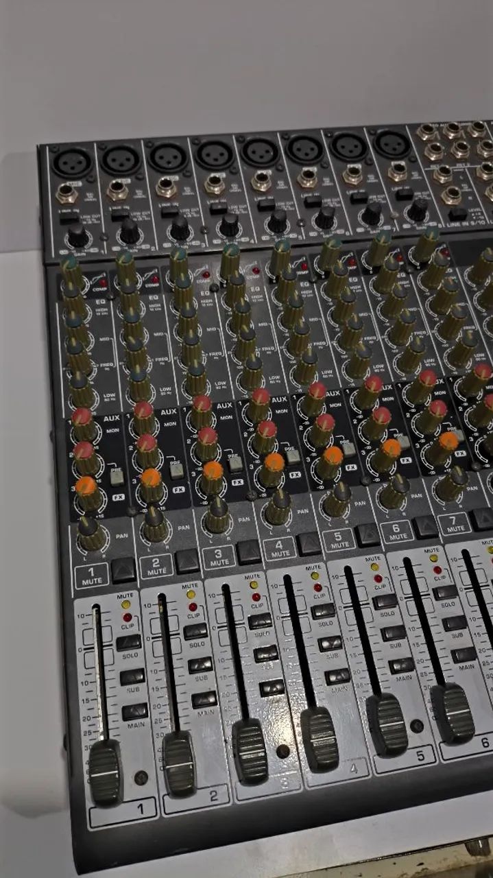 Mesa Behringer Xenys 2222 USB - Foto 4