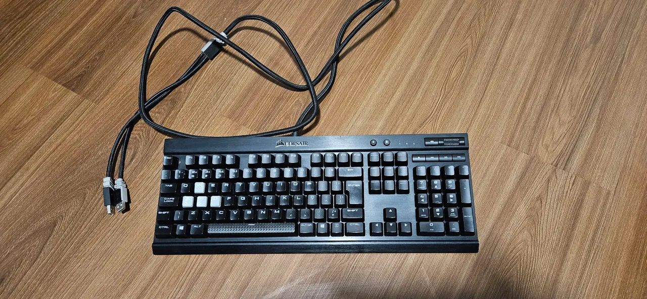 Teclado Corsair K70 LUX RGB