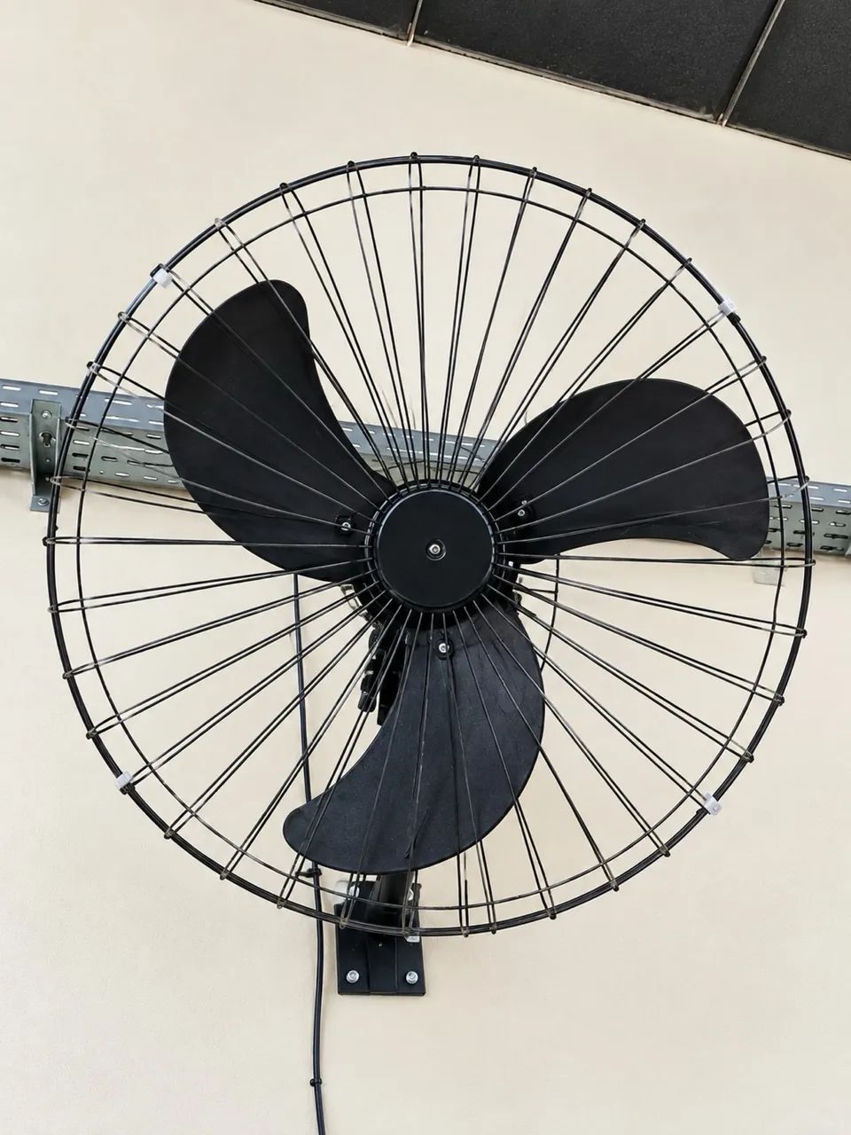 Lote com 3 Ventiladores de Parede 60cm - Usados e Funcionando - Foto 3