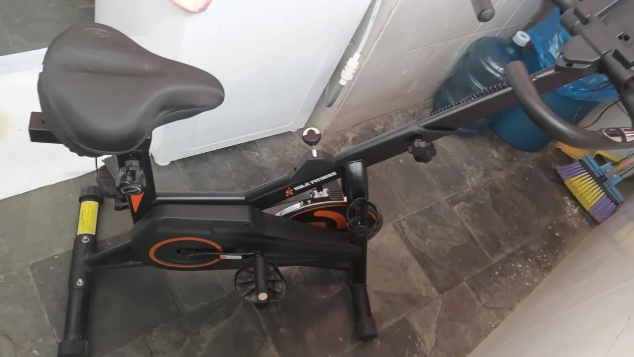 Vendo uma bicicleta ergométrica nova