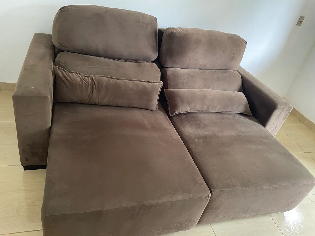 Vendo sofá novíssimo, sem marcas de uso.
