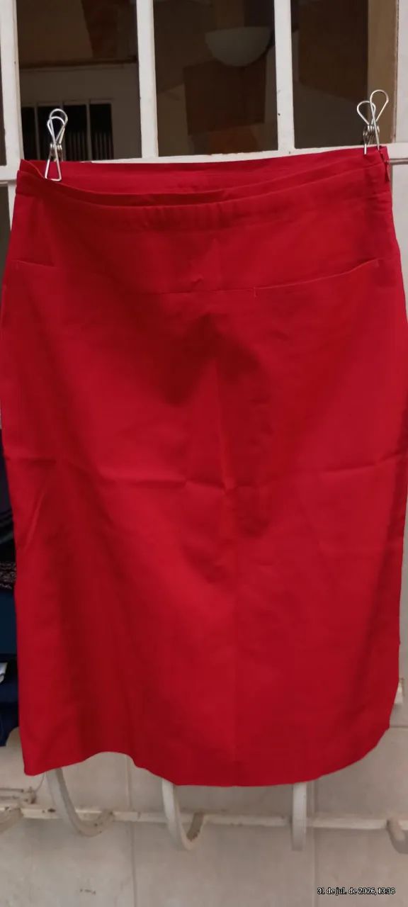 Blazer,saia e calça CORI vermelho.