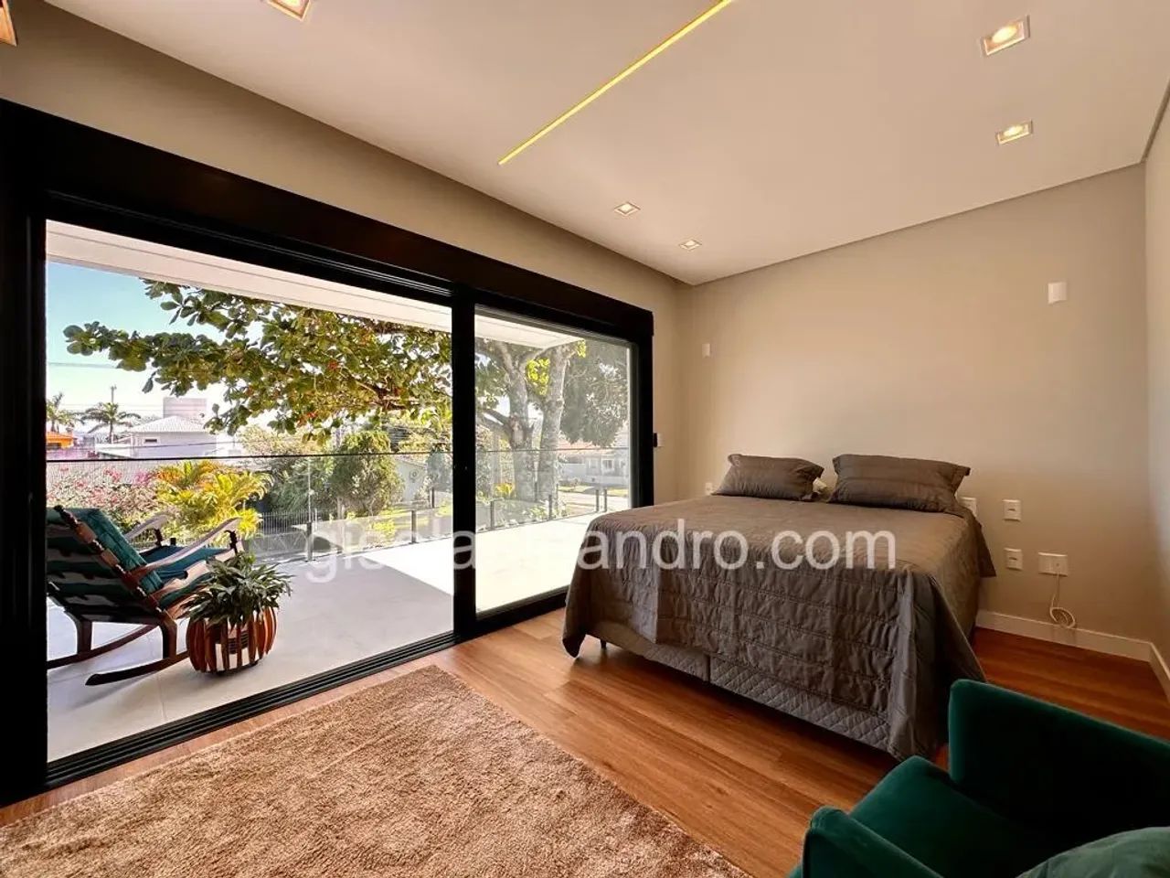 Charmosa casa com 4 quartos em Daniela a 100 mt da praia - Florianópolis - SC - Foto 2
