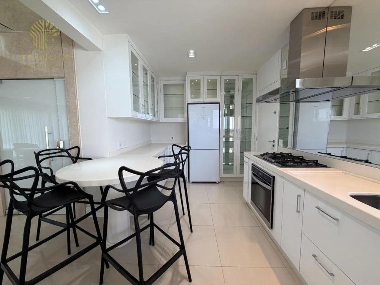 Apartamento para alugar em Maringá, Zona 08, com 3 suítes, com 179 m², Edifício Maison Vic - Foto 2
