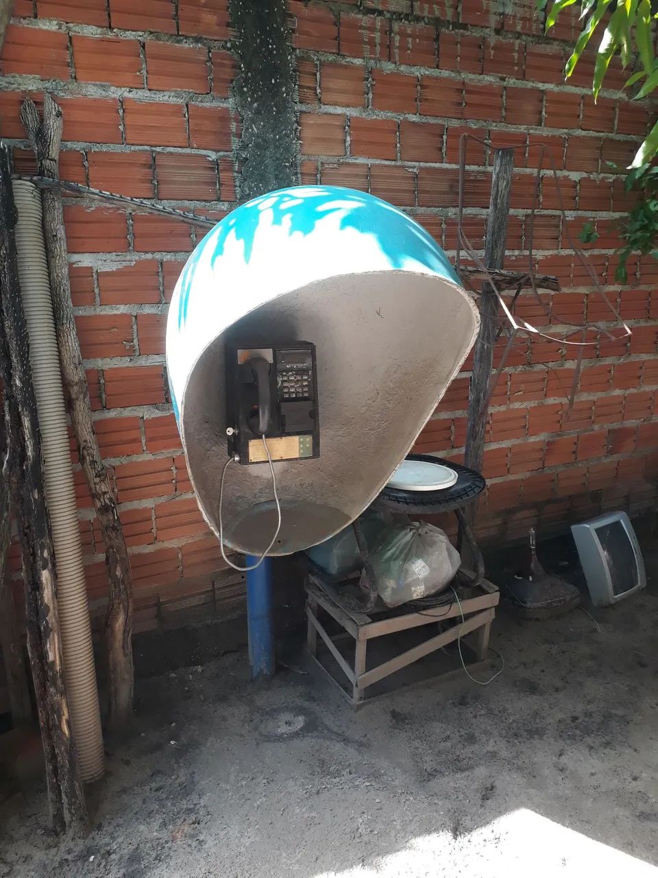 Orelhão antigo 