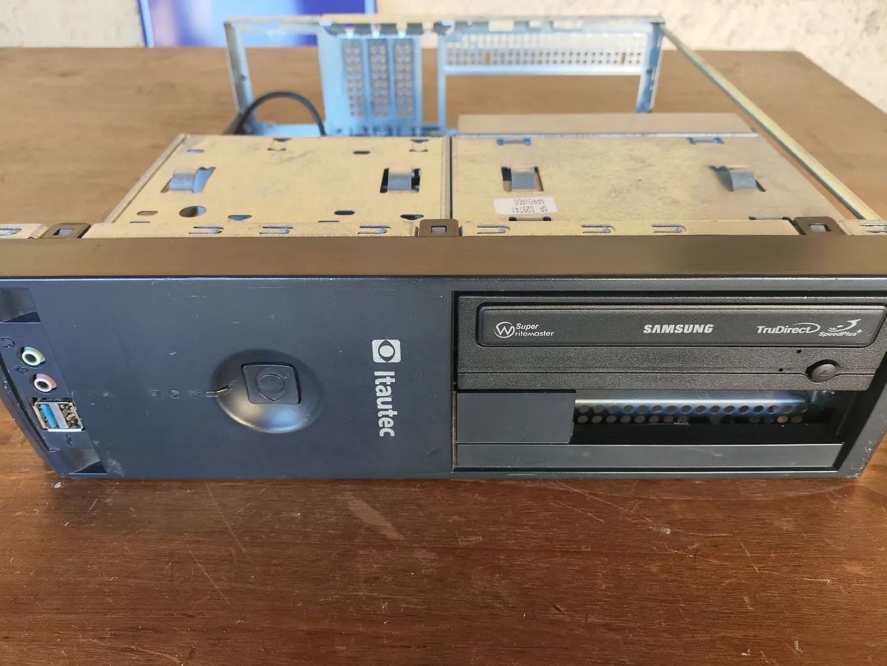 Gabinete Slim Itautec com Leitor/Gravador de DVD Samsung