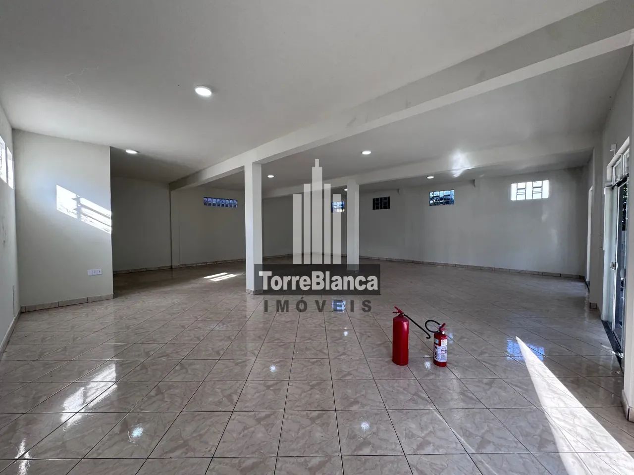 Loja para locação com amplo espaço e 1 banheiro em Olarias. - Foto 3