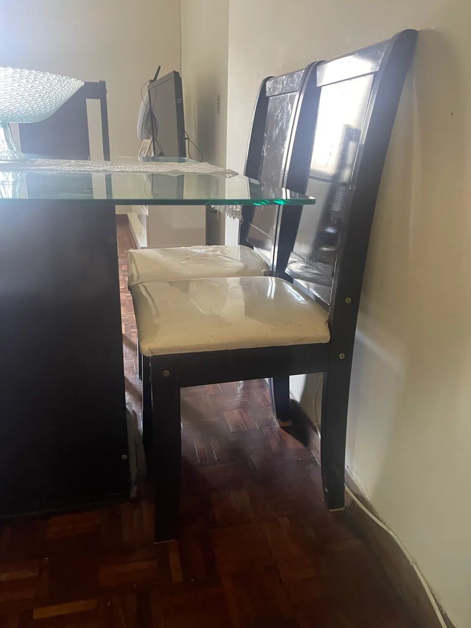 Mesa de vidro com 6 cadeiras  - Foto 2