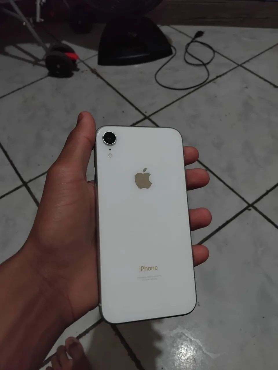 IPHONE XR COM UMA LISTRA PRETA 64GB - Foto 3