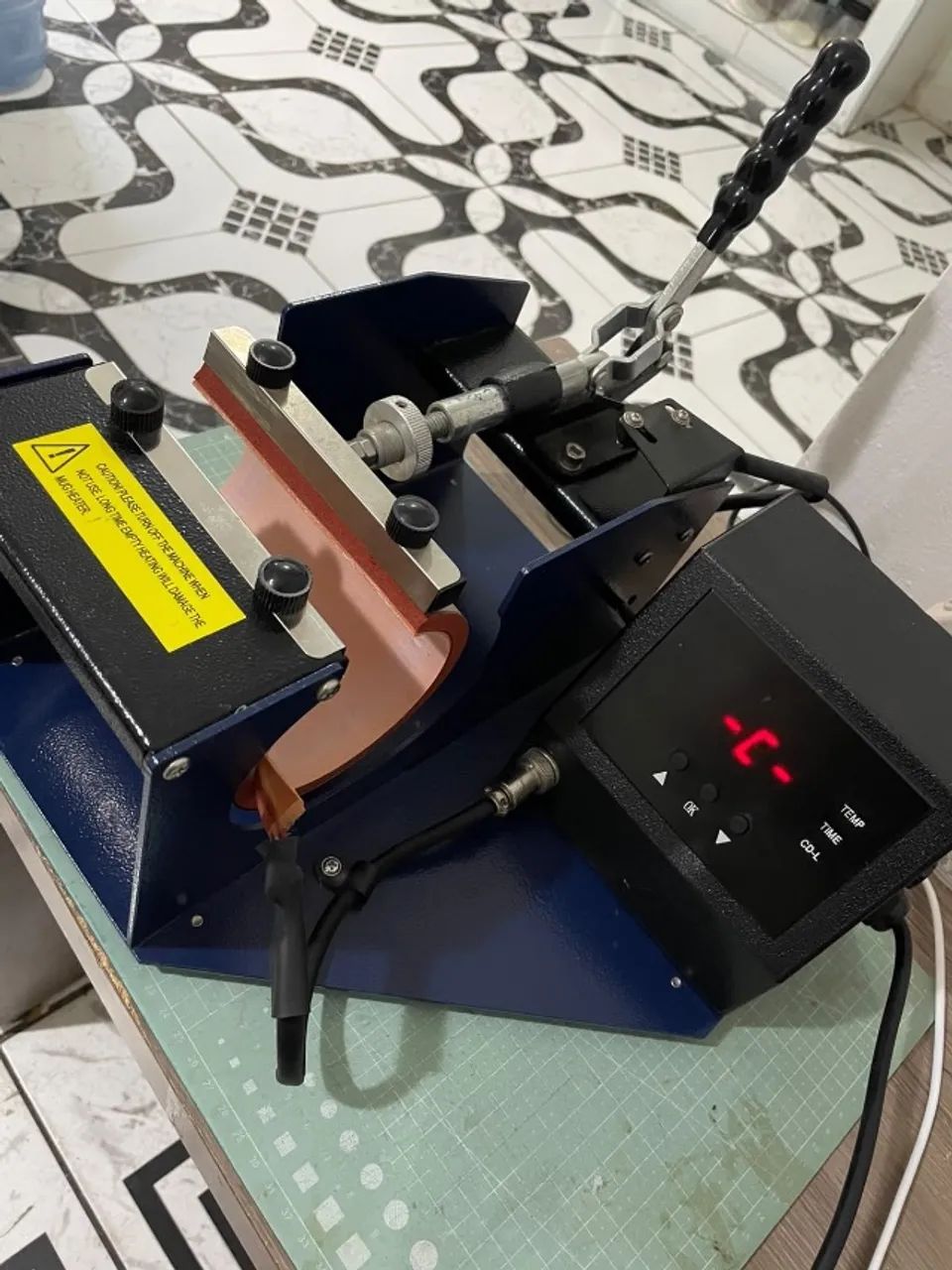 Prensa térmica para canecas 110V - Foto 2