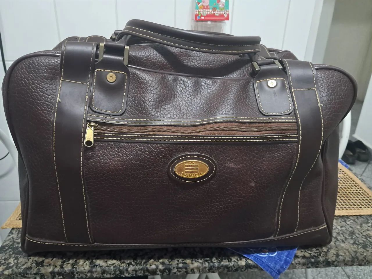 Mala de viagem de couro.