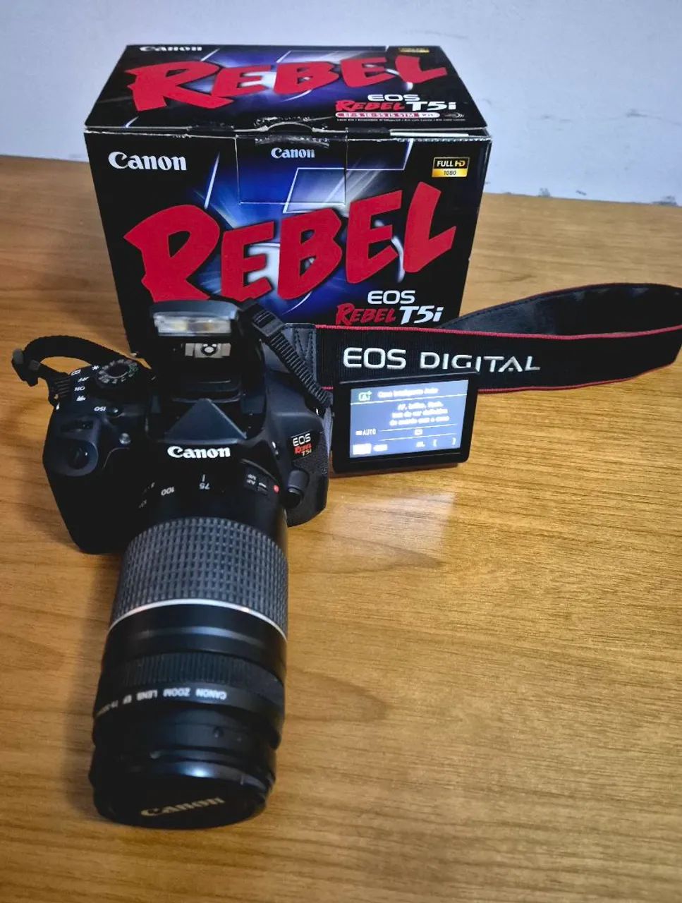 Câmera Canon T5i com lente EF 75-300 e Estojo canon<br><br>1:4-5.6 II<br>1:4-5.6 II