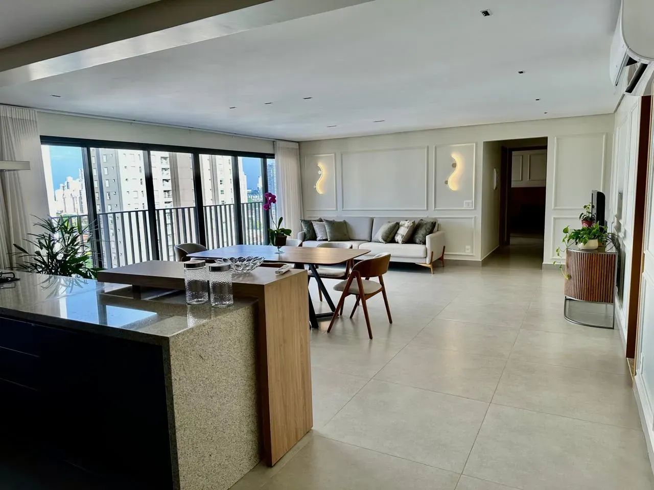 Apartamento, 140 m2, com 3 suítes, Sol da Manha, 23 andar, Mobiliado e Decorado - Foto 2