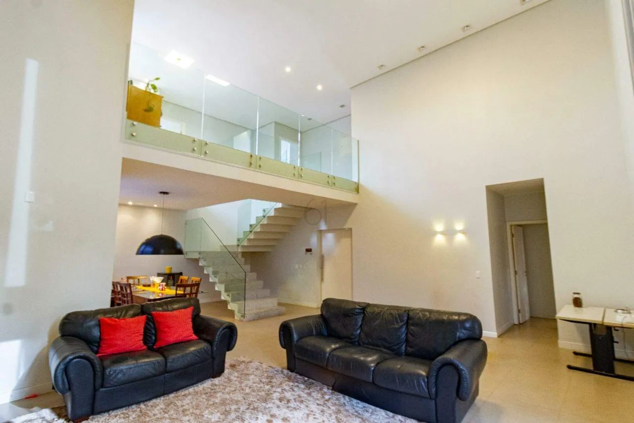 Linda Casa com 5 QTS e 4 Suítes e ainda aceita Permuta. - Foto 3