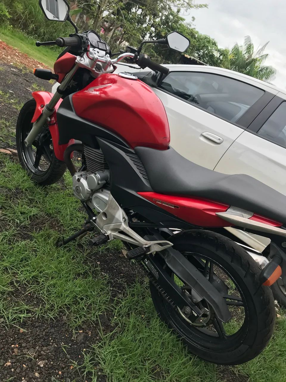 Vende-se HONDA CB300r - Foto 4