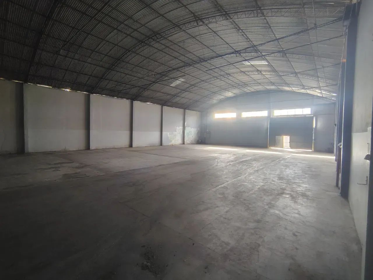 Galpão 1.200m²/ Distrito 1/ acesso de carretas. - Foto 2
