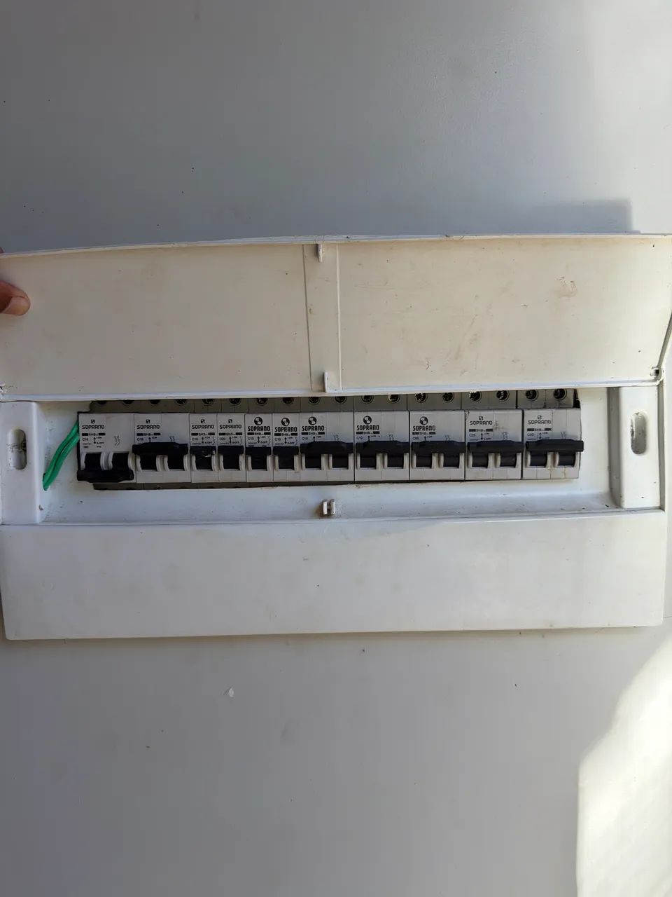 Serviços elétricos profissional especializado 