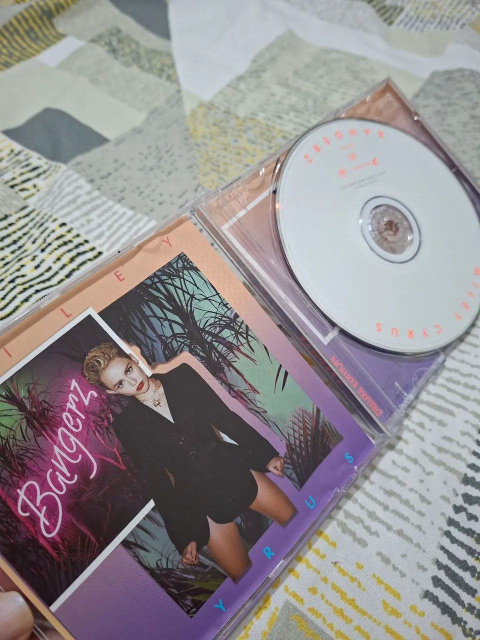 CD - Miley Cyrus Bangerz (original) - Foto 4