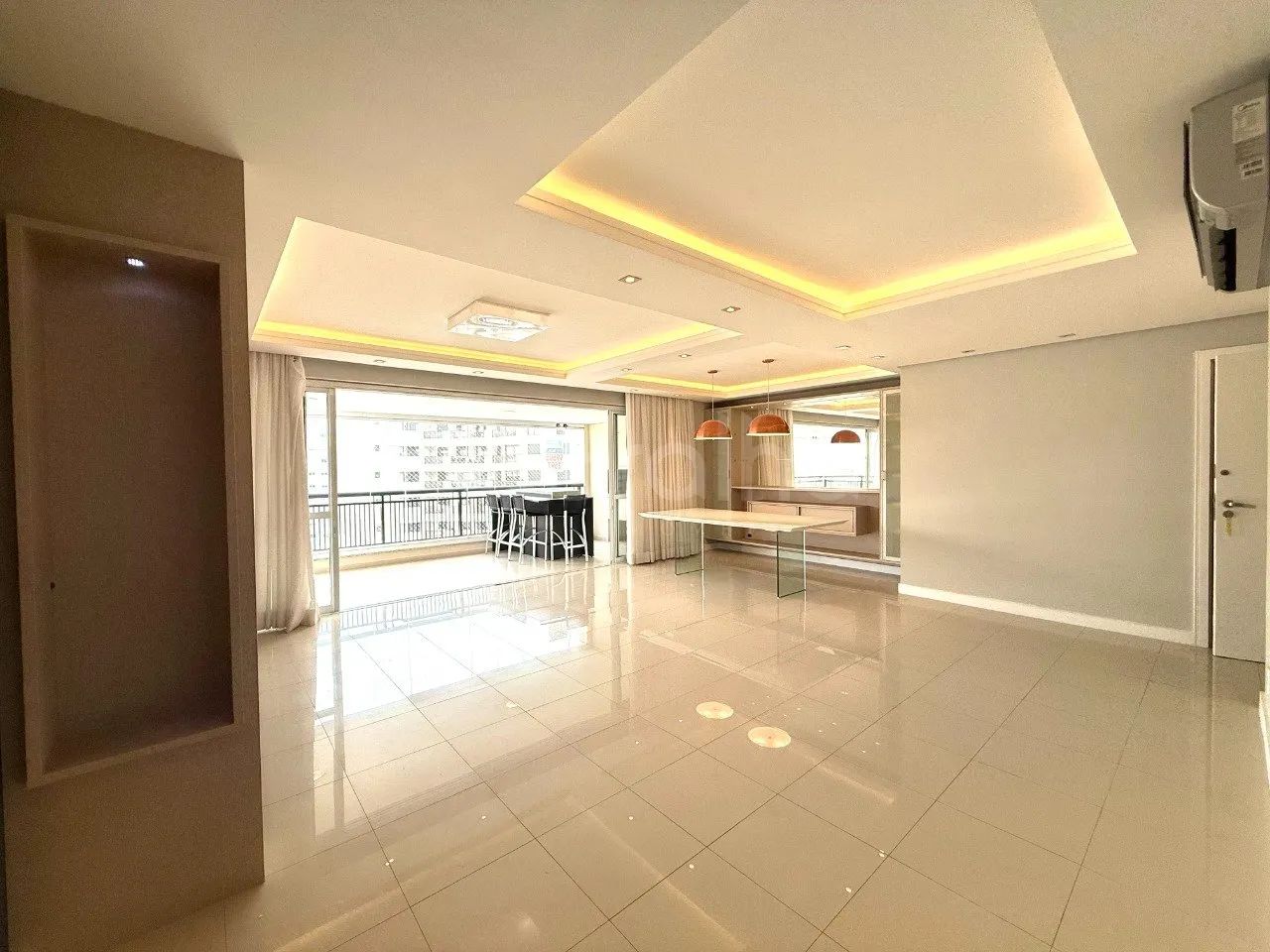 Apartamento de 167 m² com 4 quartos sendo 2 suítes no Itacorubi.