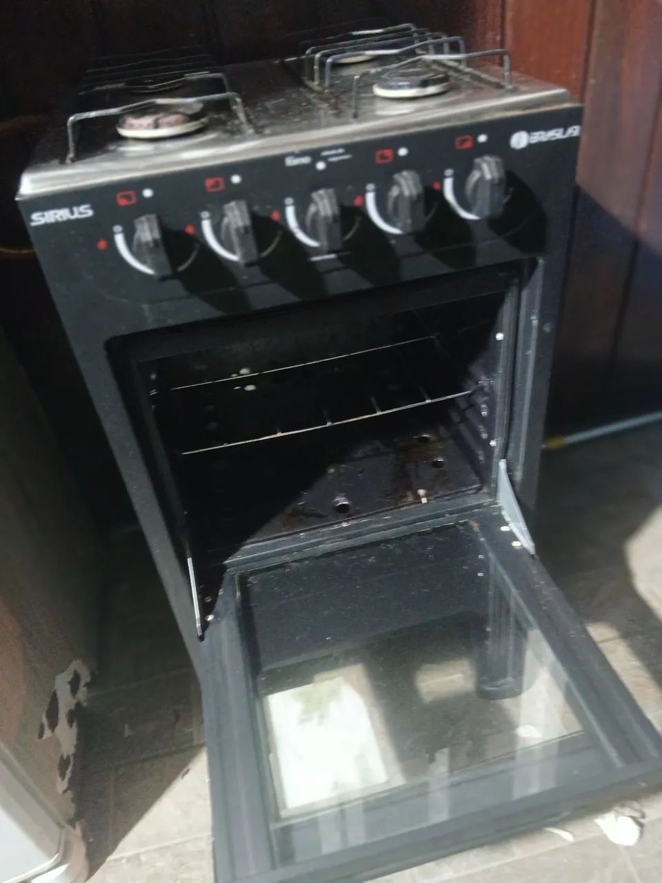 geladeira com congelador e refrigerador fogão 4 bocas com todas funcionando e guarda roupa - Foto 3