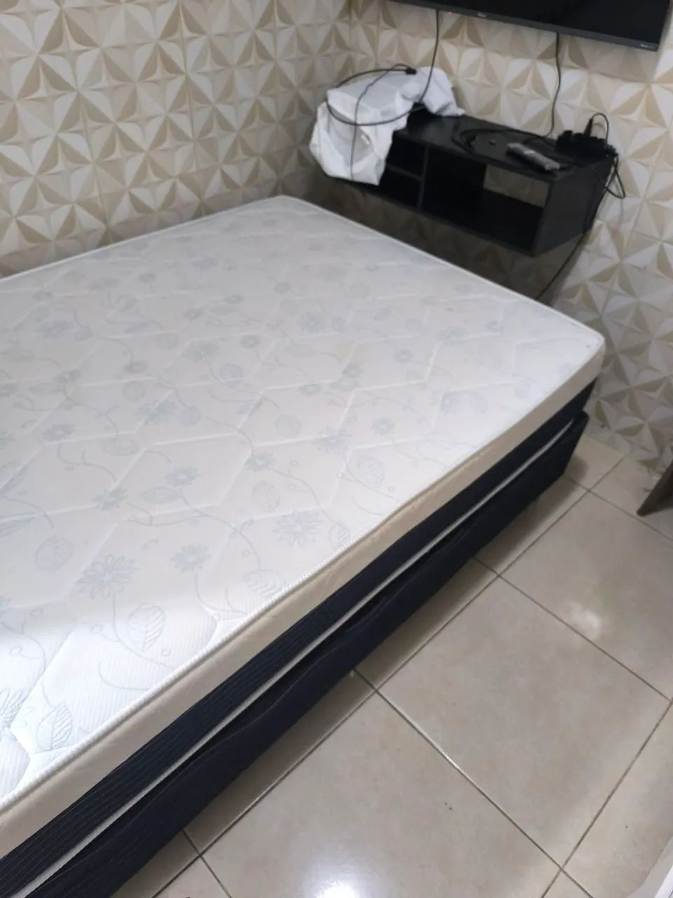 Vendo  cama box de casal nova com a base e o colchão - Foto 5