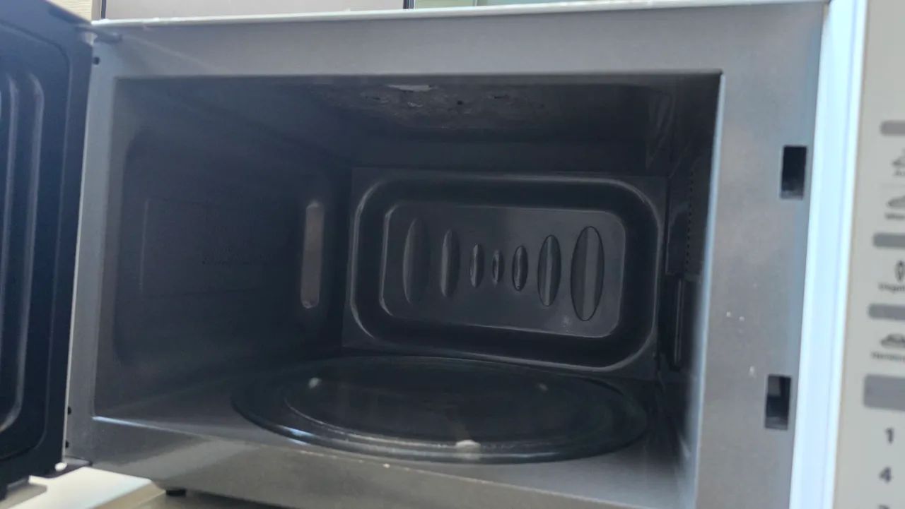 Microondas LG semi novo e funcionando - Foto 4