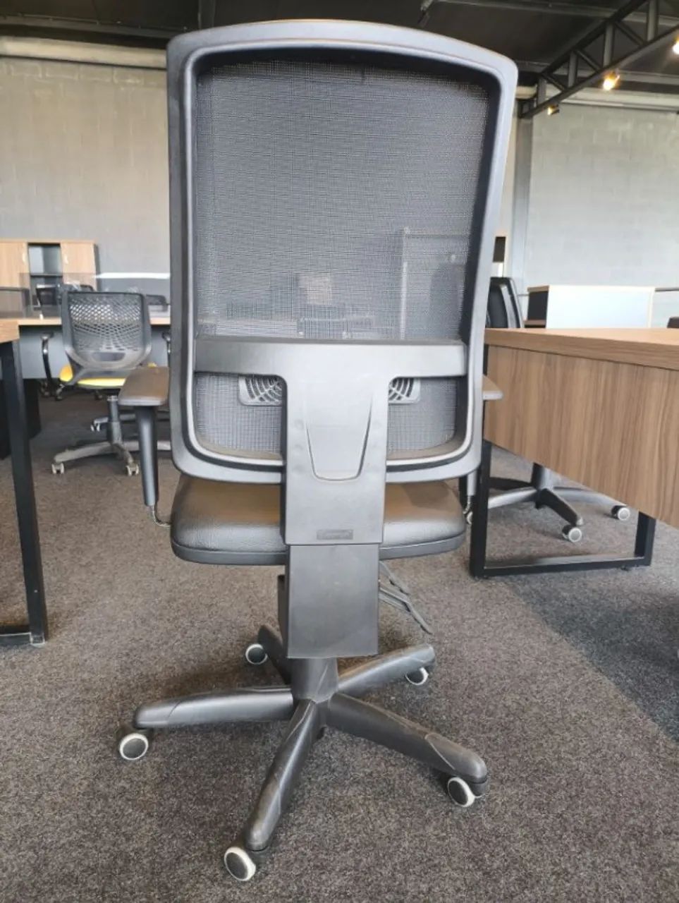 Cadeira de Presidente Brizza Back System - s\Apoio de Cabeça - (ENTREGAMOS DF E ENTORNO) - Foto 3