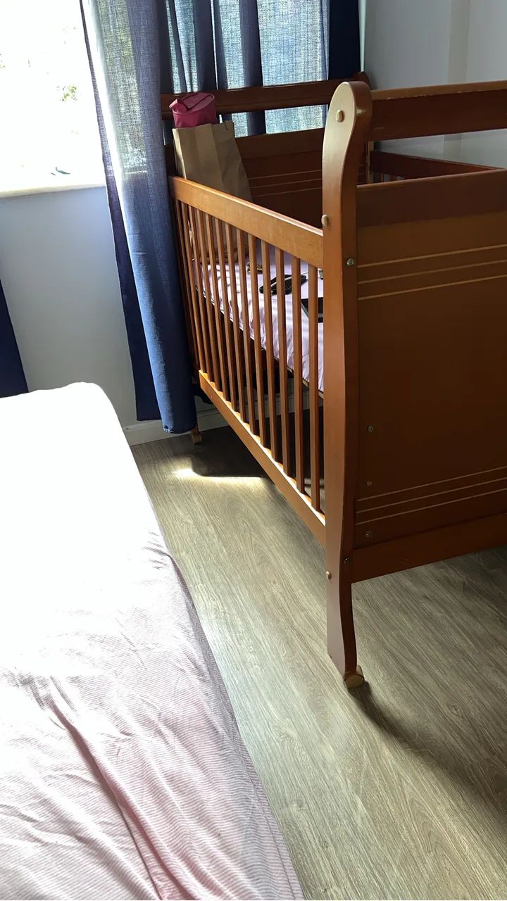 Berço com colchão 
