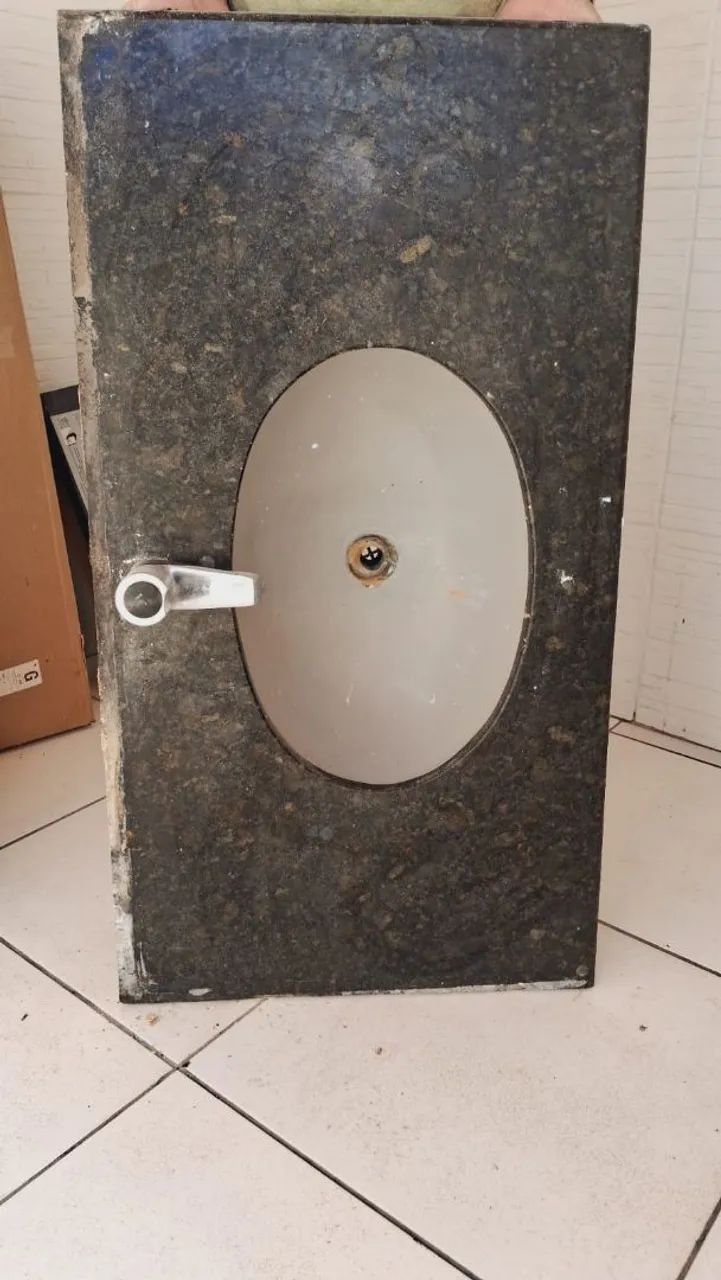 Bancada granito,pia e torneira banheiro 